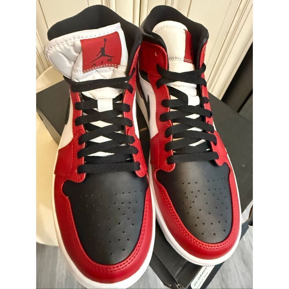 Air Jordan 1 Mid Men's Chicago Toe Athletic Sneaker Shoes Multicolor Size 8.5
